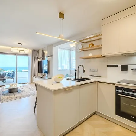 Seashell Crown Luxury Apartment