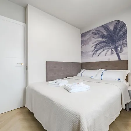 Seashell Crown Luxury Apartment